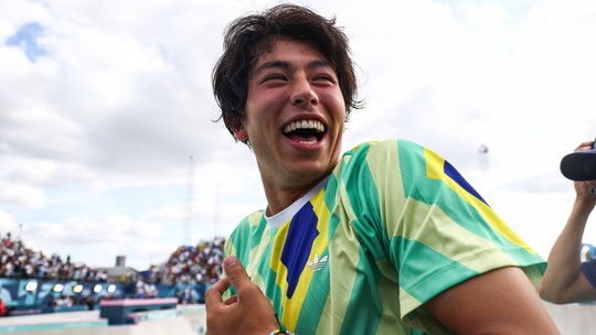 Japinha dá show de carisma nas Olimpíadas; veja melhores cenas do medalhista do skate
