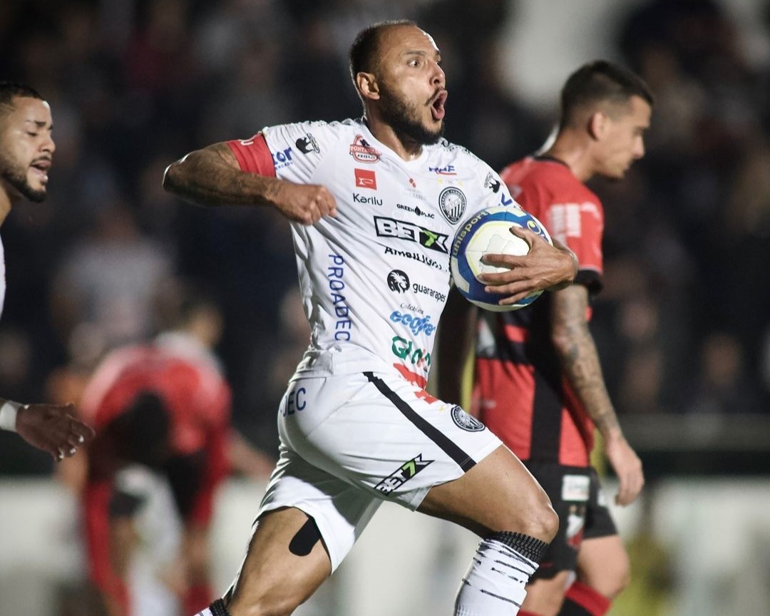 Figueirense tem negociação encaminhada com atacante do Retrô