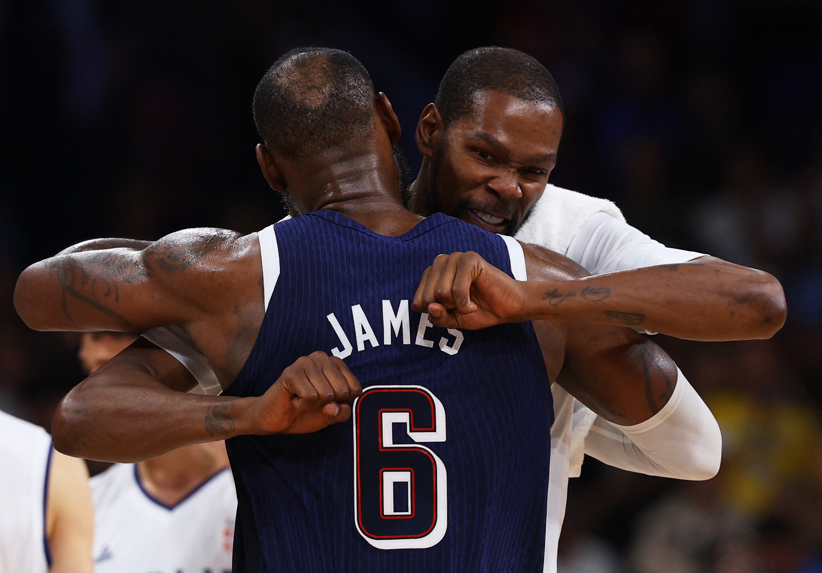 Kevin Durant aposta em próximo time de LeBron e brinca sobre jogarem juntos: "Estamos velhos"