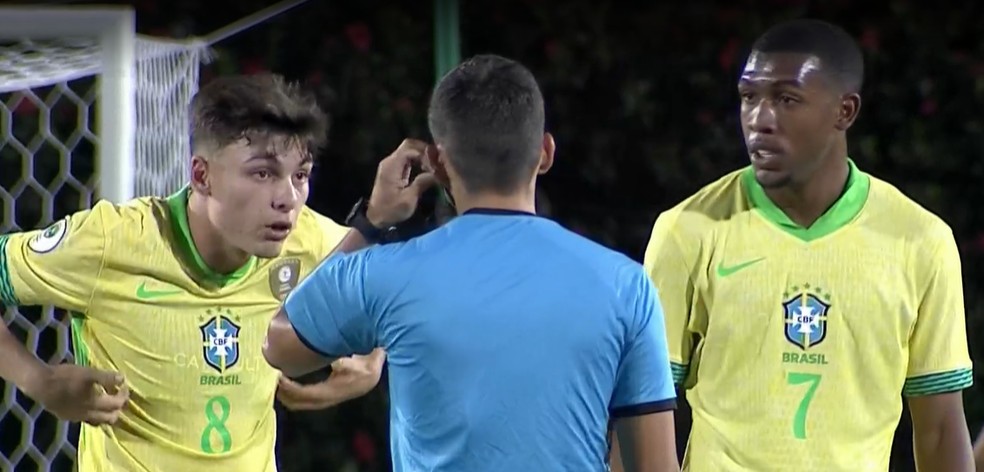 Breno Bidon alega que jogador do Brasil foi chamado de macaco contra a Bolívia — Foto: Reprodução