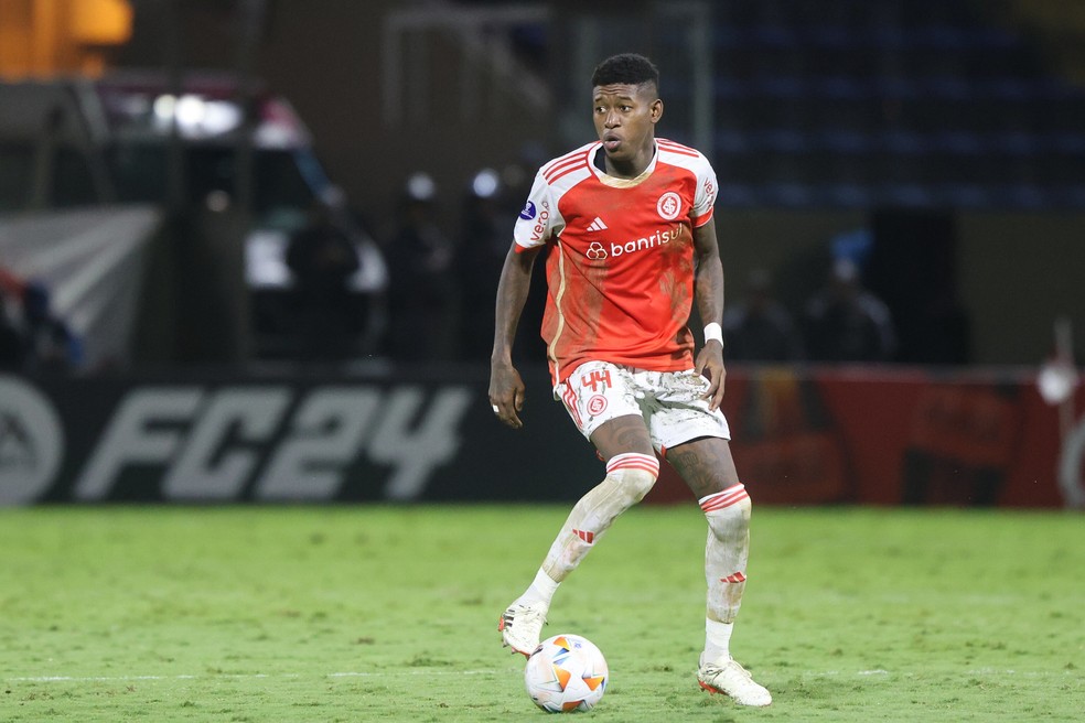 NEGOCIAÇÃO COMPLEXA! Flamengo enfrenta desafios para reforçar a defesa!