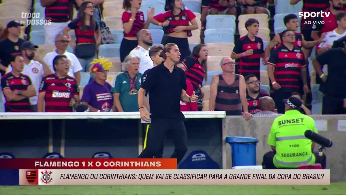 Prancheta, advertência e emoção: Filipe Luís estreia como técnico no Flamengo