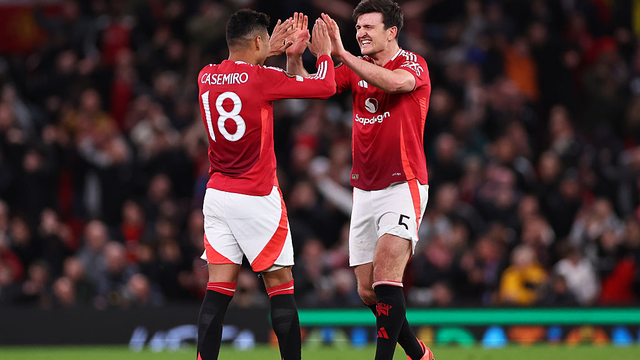 Maguire e Casemiro comemoram a vitória do Manchester United