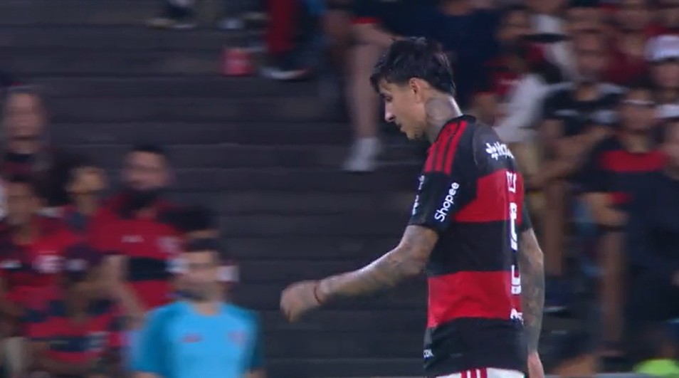 Pulgar sofre pancada e deixa jogo do Flamengo com dores no primeiro tempo