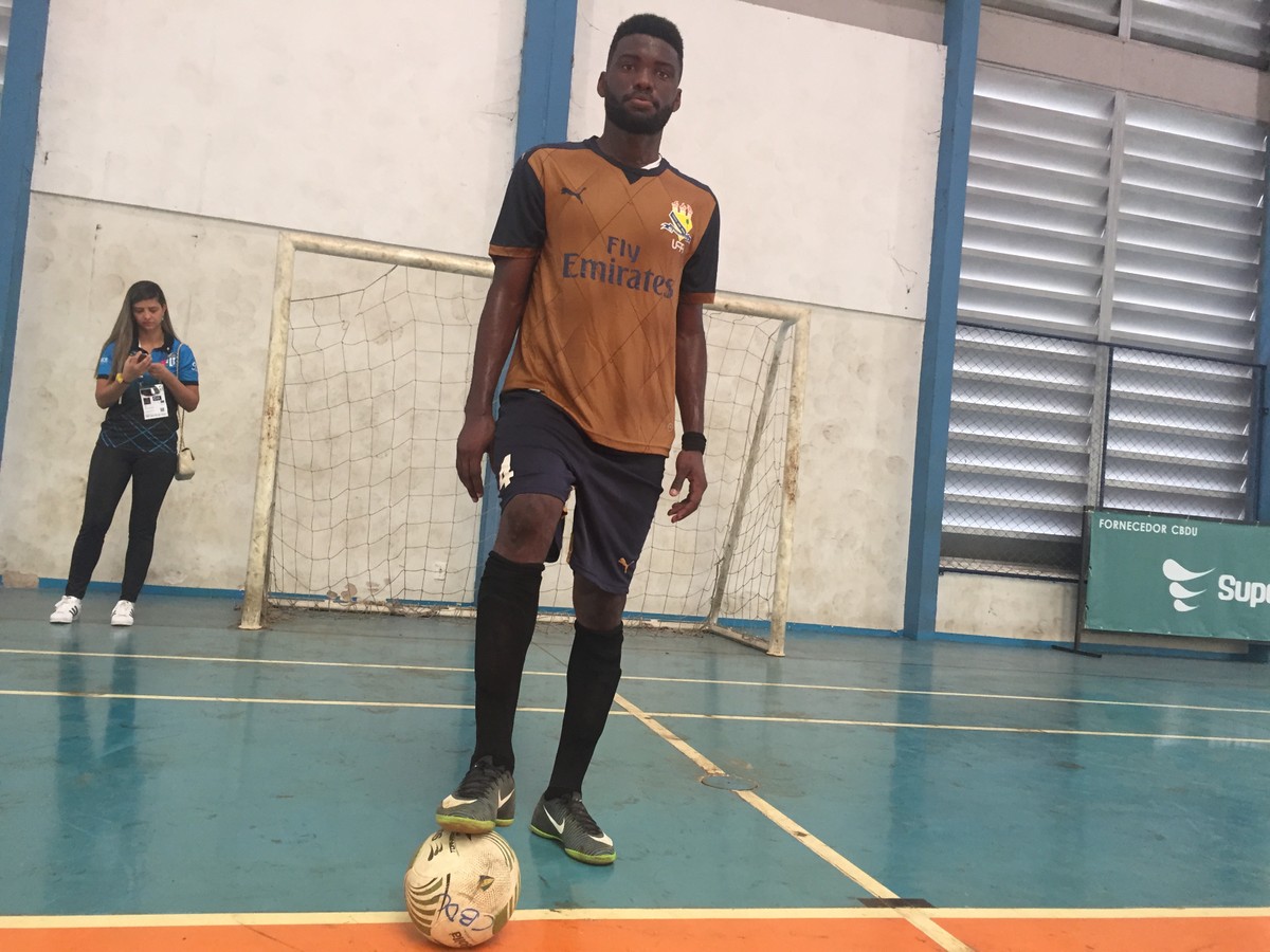 Time de futsal formado por africanos representa Roraima nos JUBs