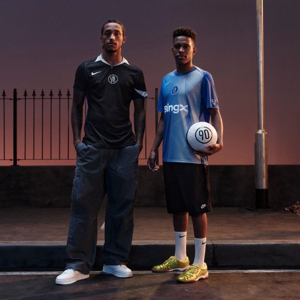 João Pedro e Estêvão foram destaques em campanha de lançamento de uniforme do Chelsea — Foto: Divulgação