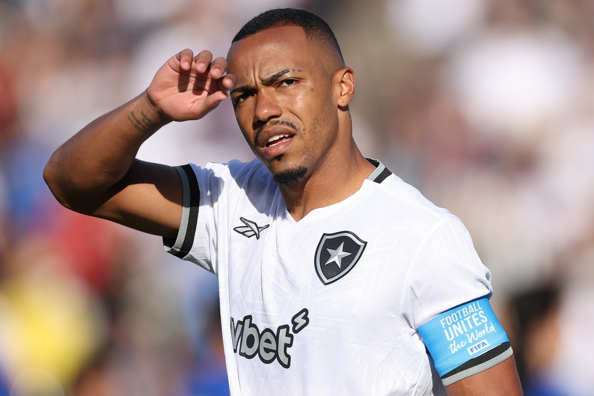 Botafogo recusa proposta de clube dos Emirados Árabes por Marlon Freitas