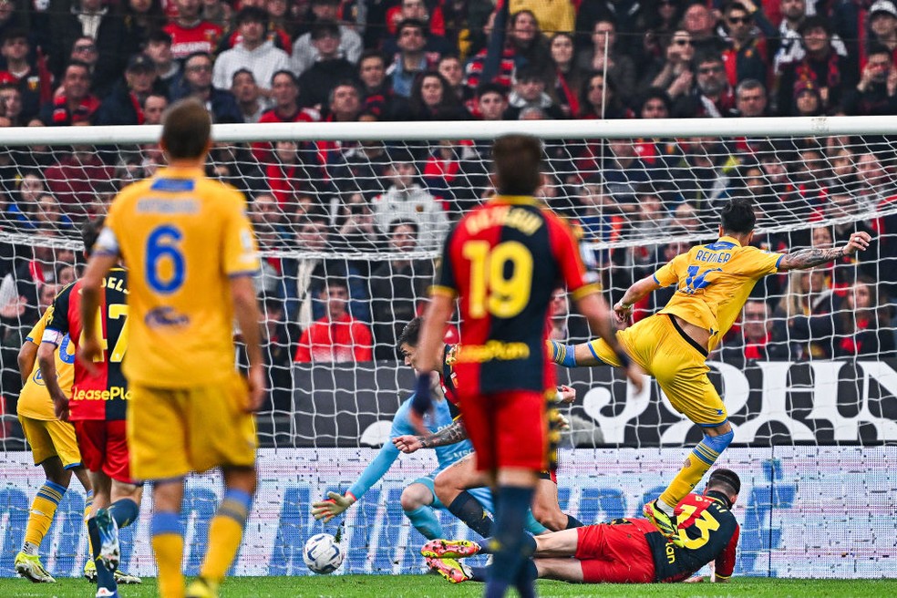 Reinier marca para o Frosinone contra o Genoa — Foto: Simone Arveda /Getty Images
