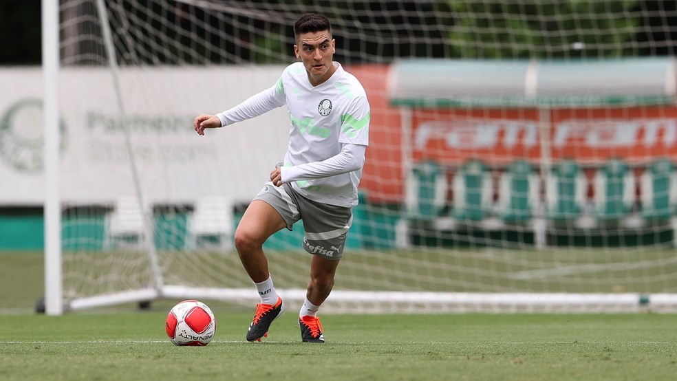 Atuesta durante treino do Palmeiras na Academia de Futebol — Foto: Cesar Greco