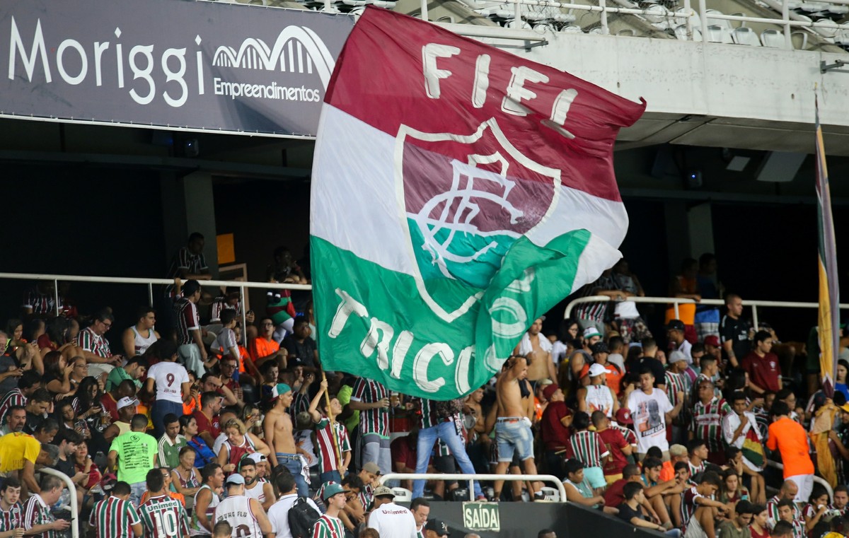 O Corinthians se recusou a vender ingressos online para a torcida do Flu e  vai vender apenas 2 horas antes do jogo no próprio estádio : r/futebol