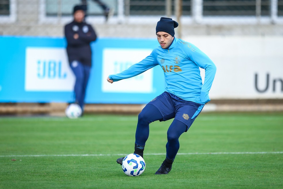 Camilo treina com o Grêmio na intertemporada no CT Luiz Carvalho
