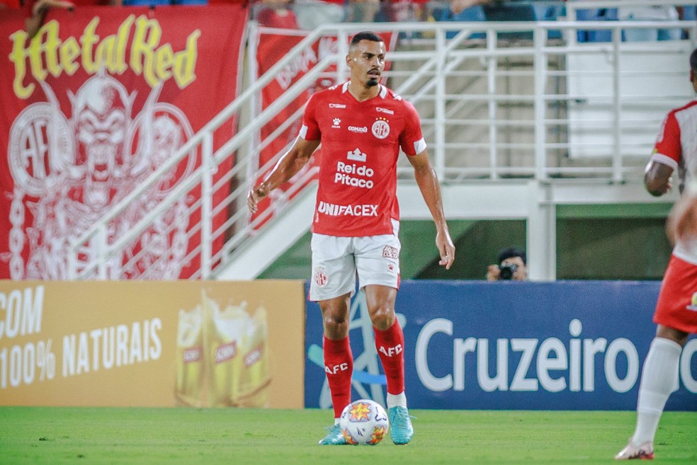Zagueiro Guilherme Paraíba é o artilheiro do América-RN no ano — Foto: Gabriel Leite/América FC