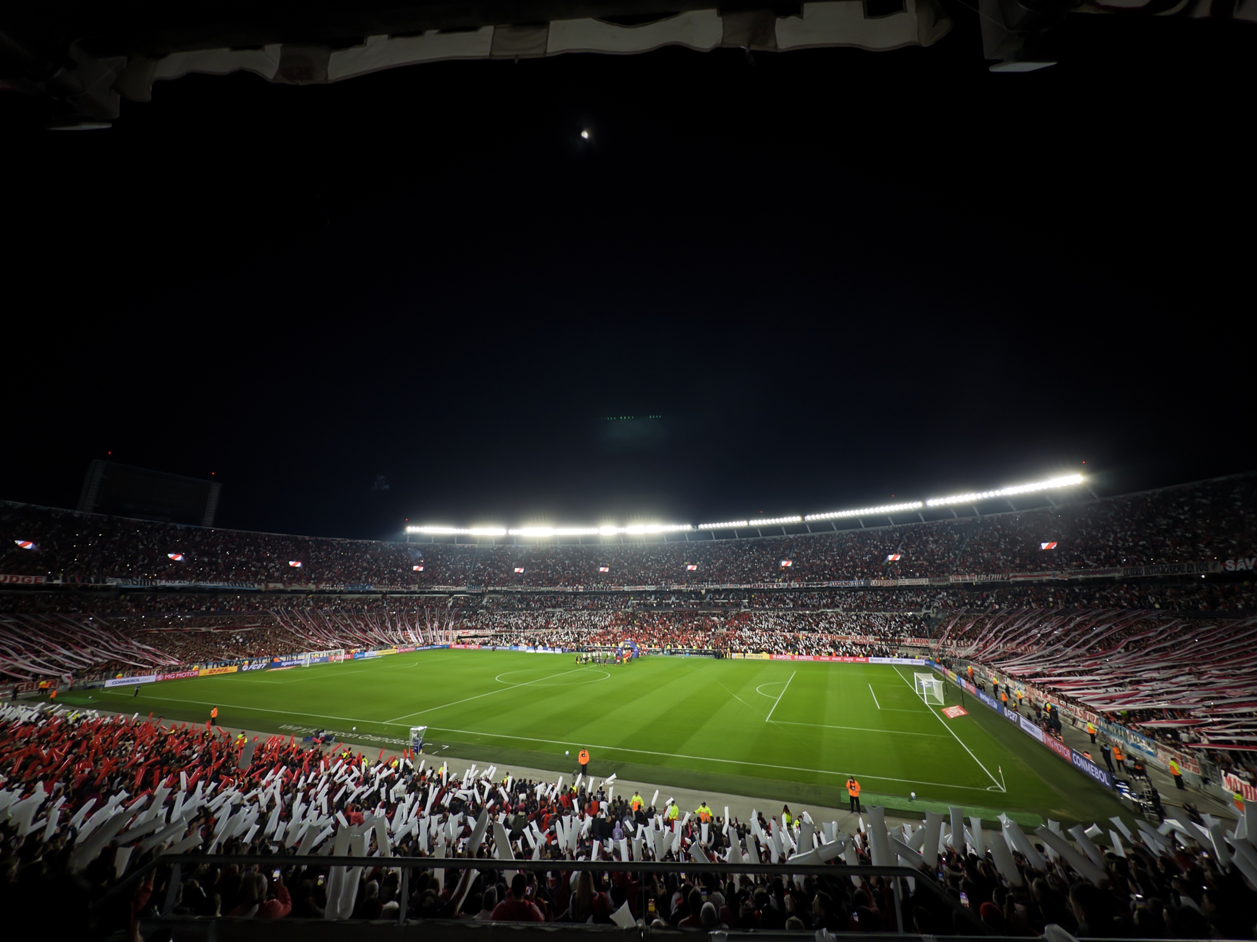Torcedor do River sofre ataque cardíaco e morre no Monumental em eliminação da Sul-Americana