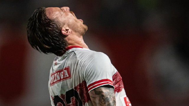 Bressan comemora seu primeiro gol pelo CRB