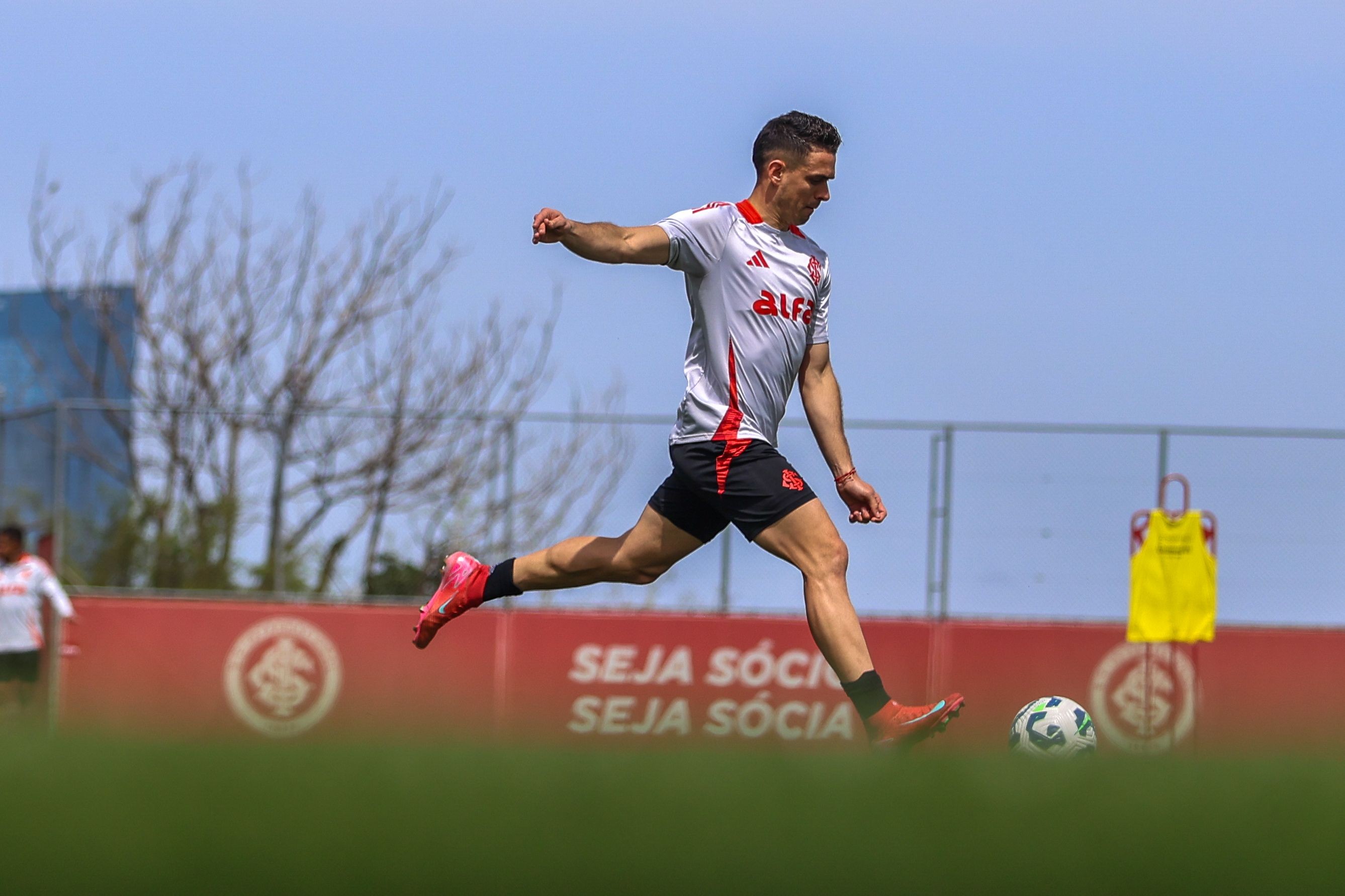 Escalação do Inter: Borré deve ser novidade no Gre-Nal