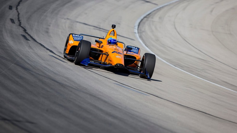 Fernando Alonso acelera o McLaren Indy em treino no Texas, em 2019 — Foto: Reprodução/Twitter