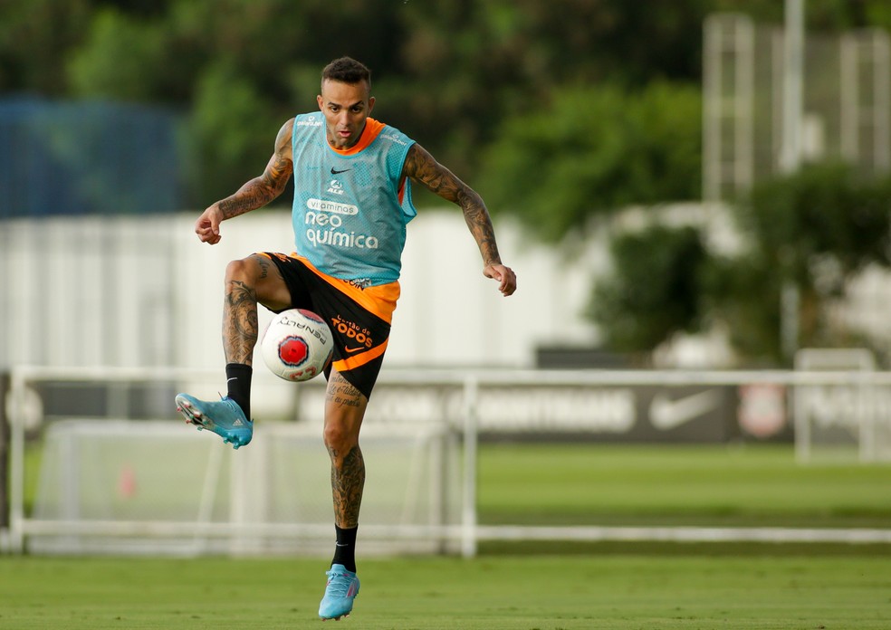 Luan durante treino do Corinthians em abril — Foto: Rodrigo Coca/Agência Corinthians