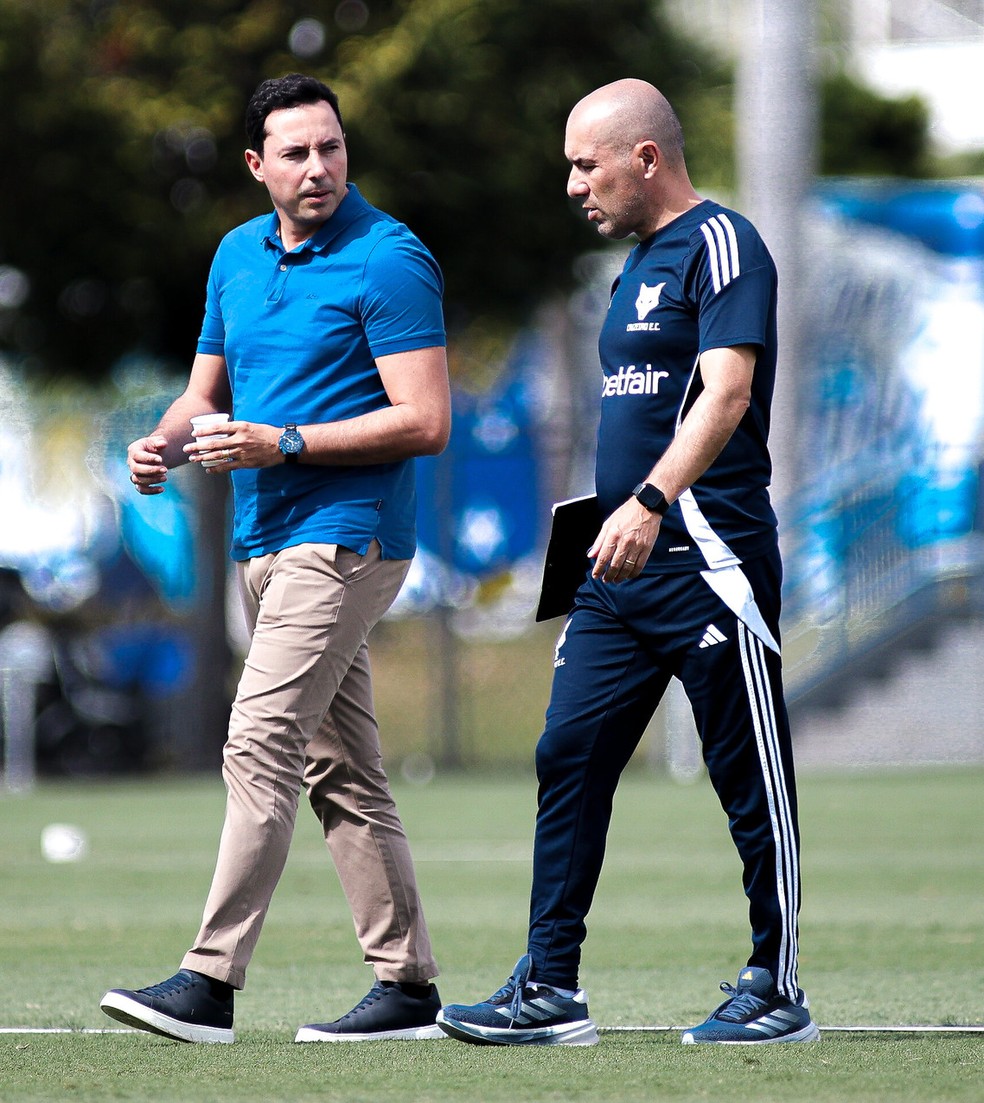 Pedro Junio e Leonardo Jardim, vice-presidente e técnico do Cruzeiro