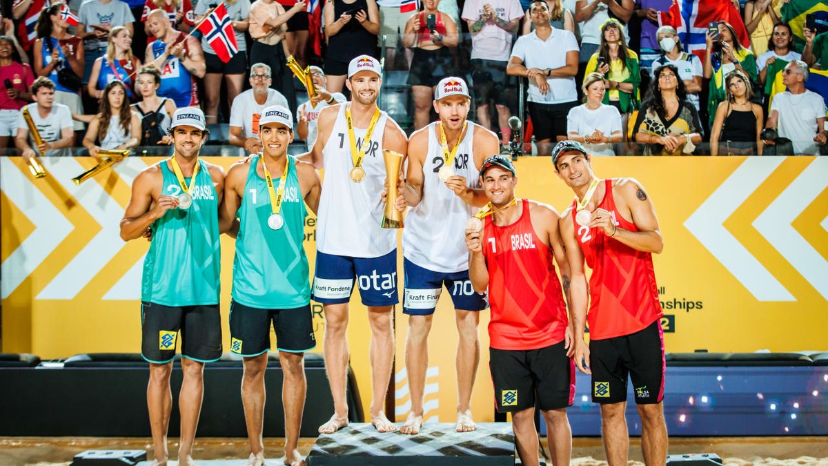 Duplas Vitor Felipe/Renato e vibram com pódio no Mundial