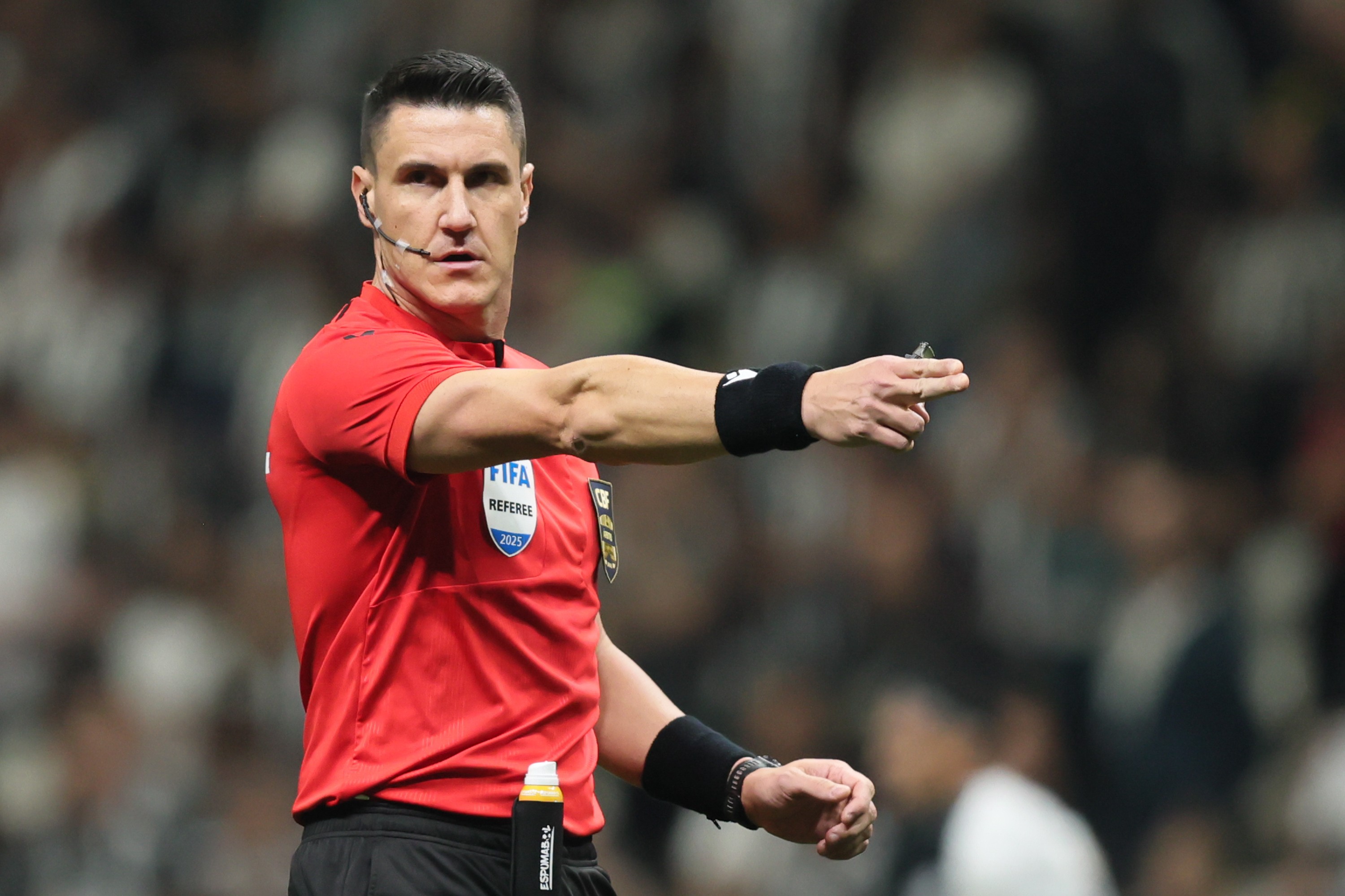 Diretor do Corinthians expressa indignação com arbitragem em empate com Atlético-MG