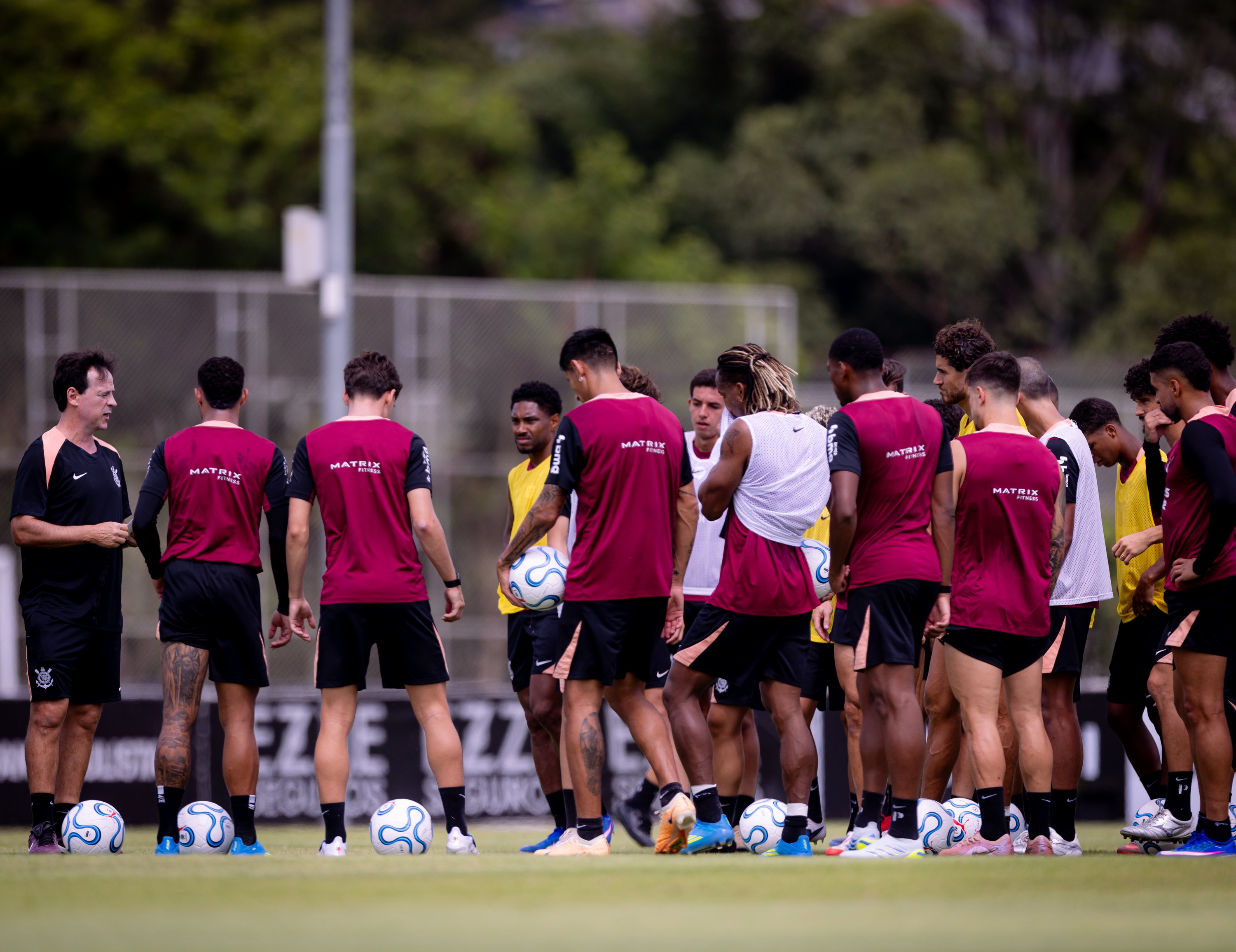 Por que Diniz decidiu usar poucos jogadores no Corinthians  | Ge