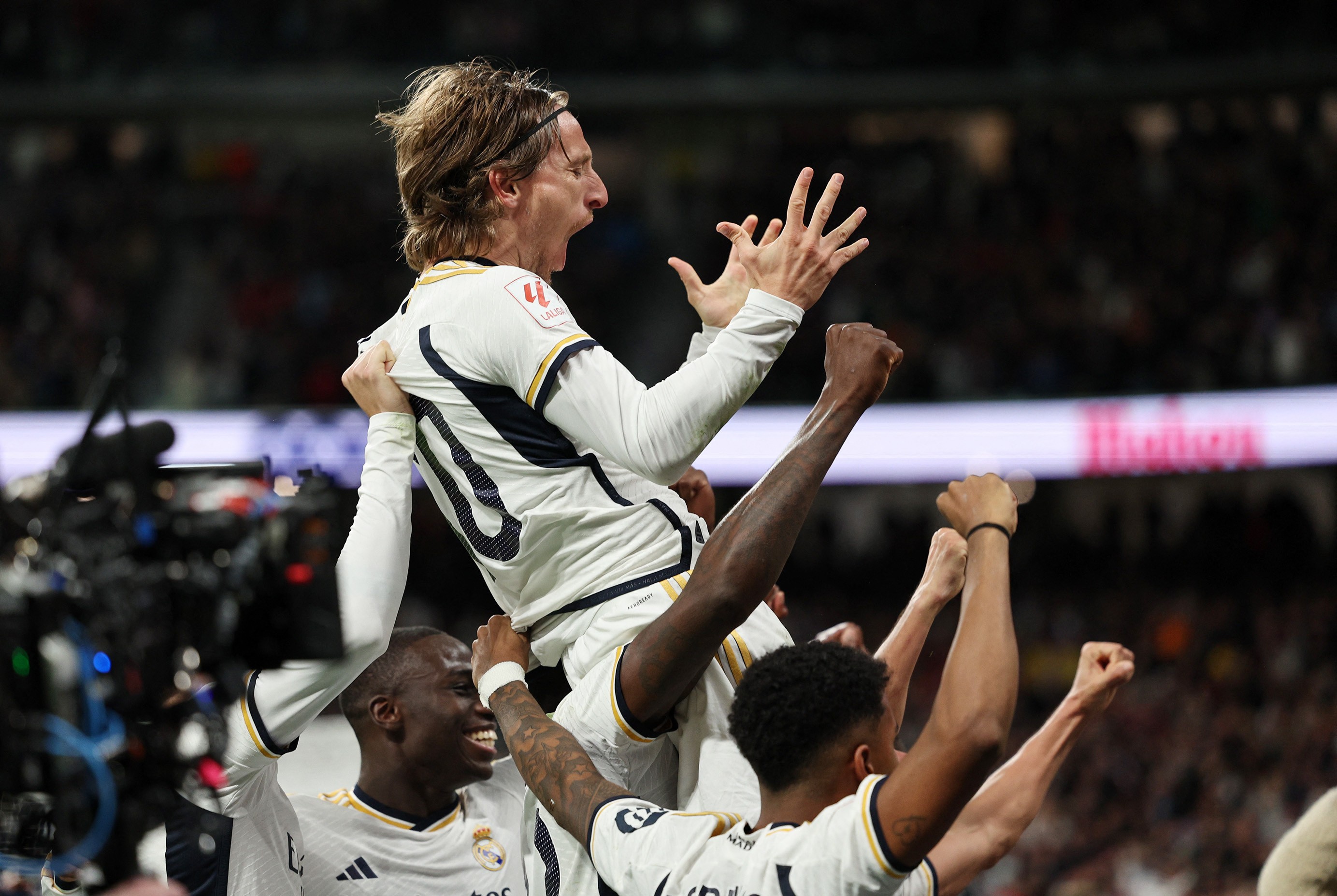 Real Madrid renova contrato de Modric por mais uma temporada, diz ...
