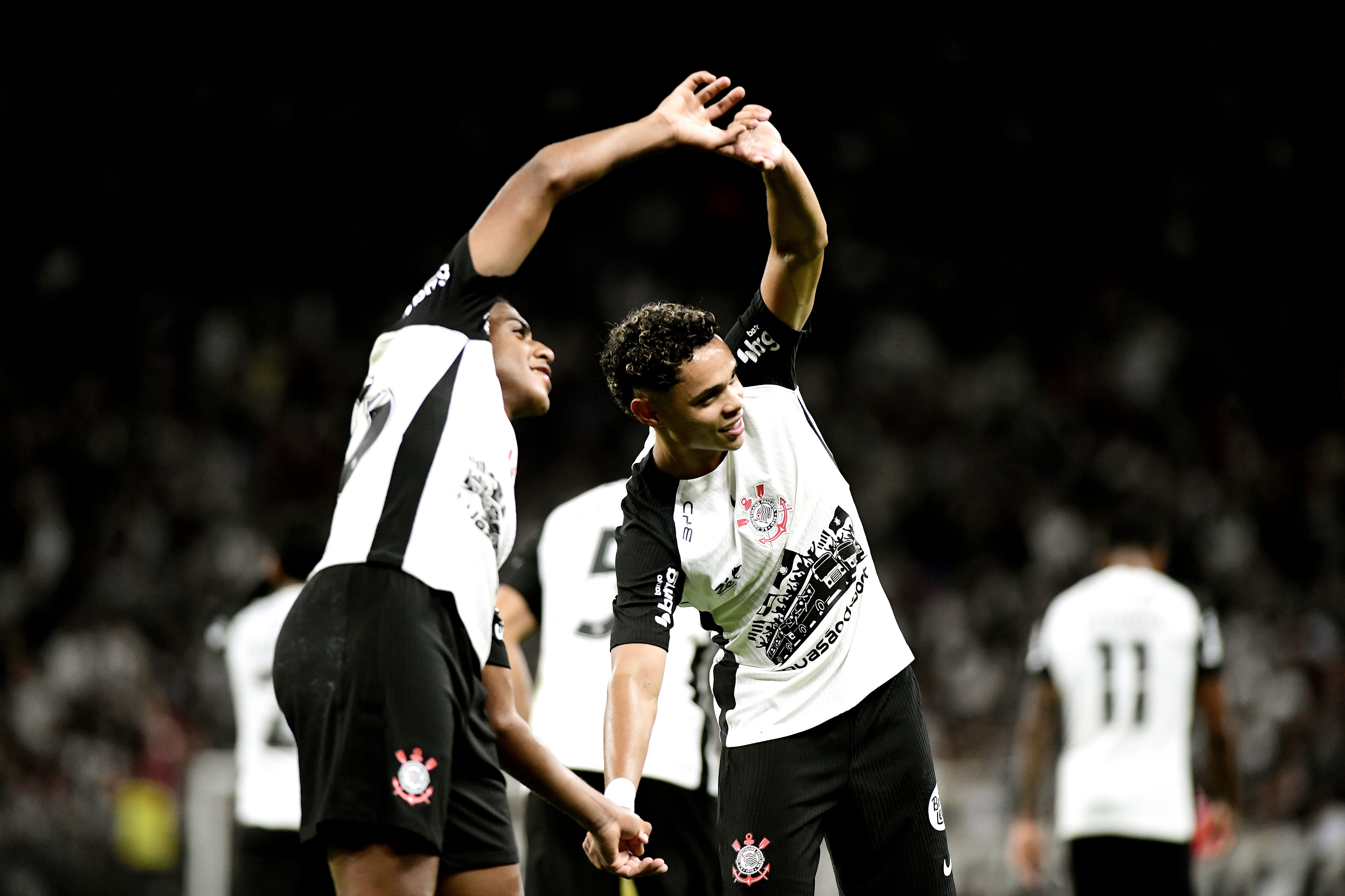 Jovens Talentos Brilham e Garantem Vitória do Corinthians em Grande Estilo