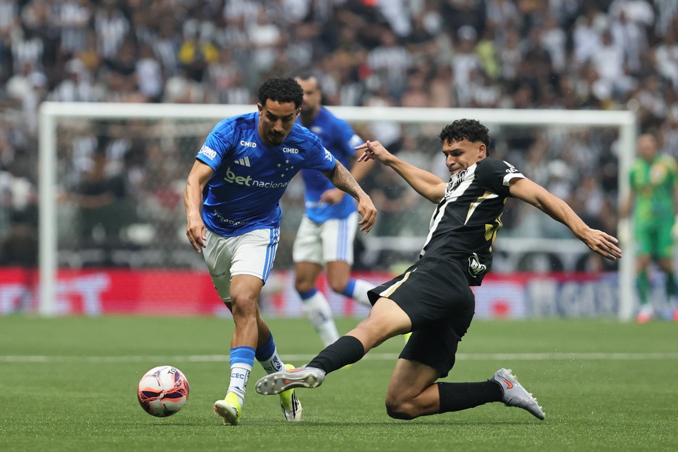 Atl&eacute;tico-MG x Cruzeiro &mdash; Foto: Gilson Lobo/AGIF