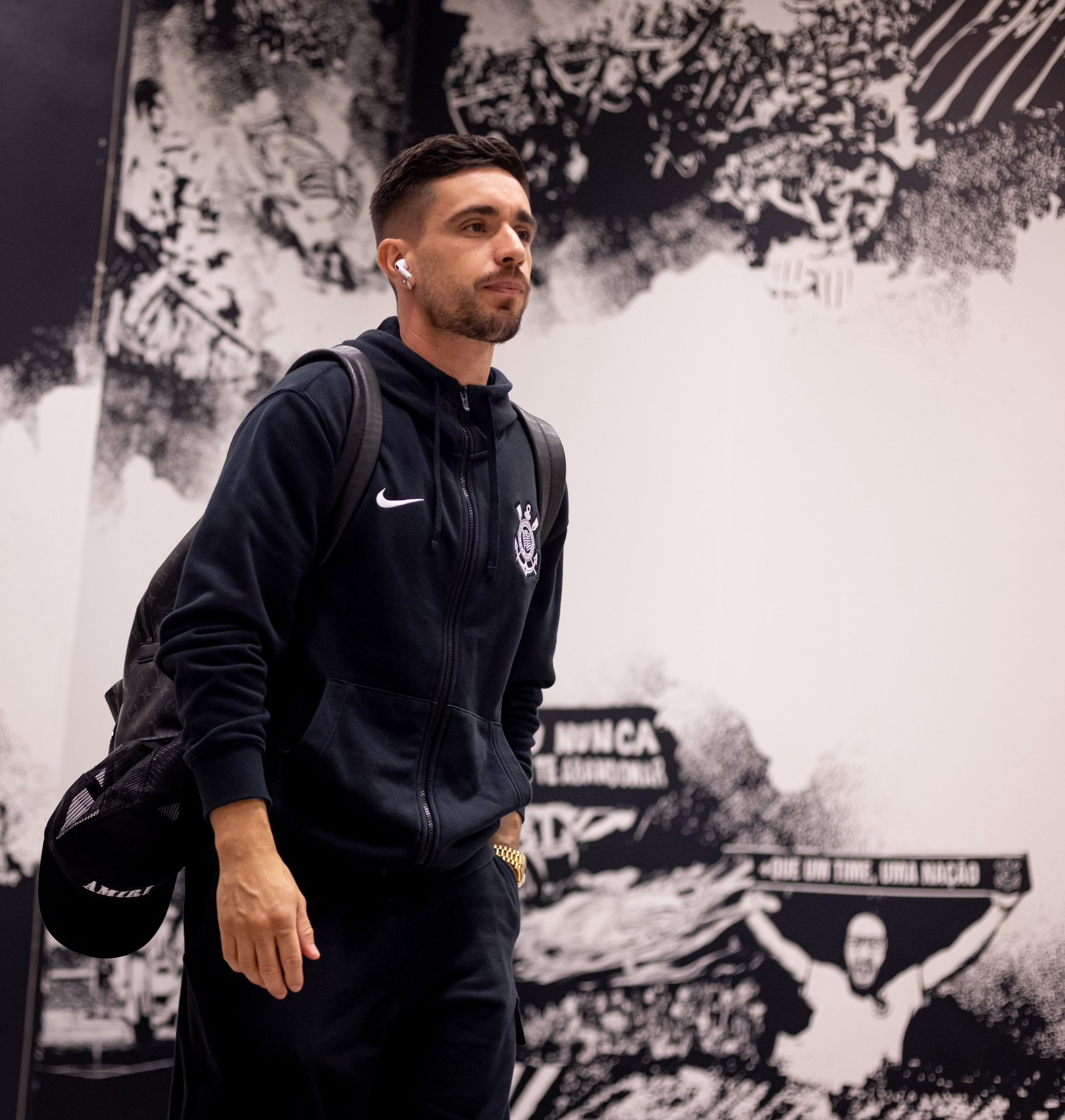 Igor Coronado é preterido novamente por Dorival e tem futuro indefinido no Corinthians