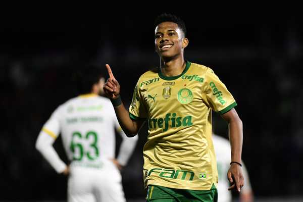 Chelsea Acompanha Desempenho Fantástico de Estevão no Palmeiras