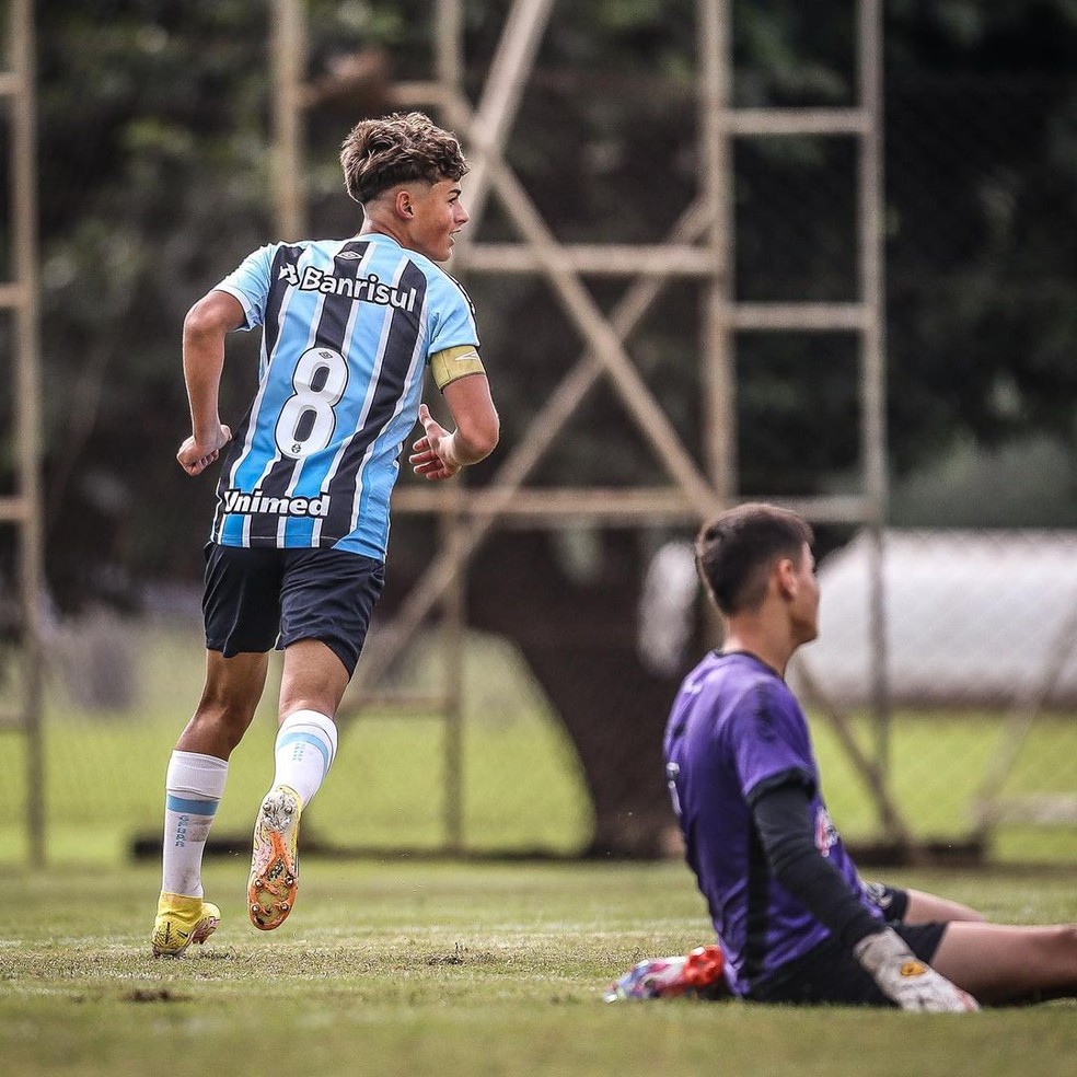 Na base, Tiaguinho era capitão na categoria em que jogava — Foto: Everton Silveira