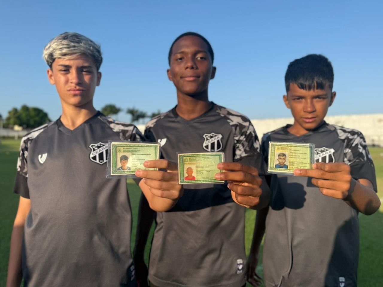Neymar, Messi e Iniesta juntos? Trio faz sucesso na base do Ceará