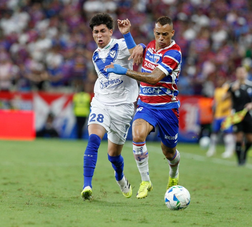 Breno Lopes em Fortaleza x Vélez — Foto: Kid Jr./SVM
