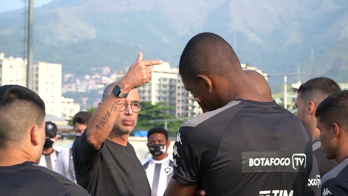 Acesso Total: segundo episódio tem chegada do CEO ao Botafogo e bronca de  ex-coordenador científico