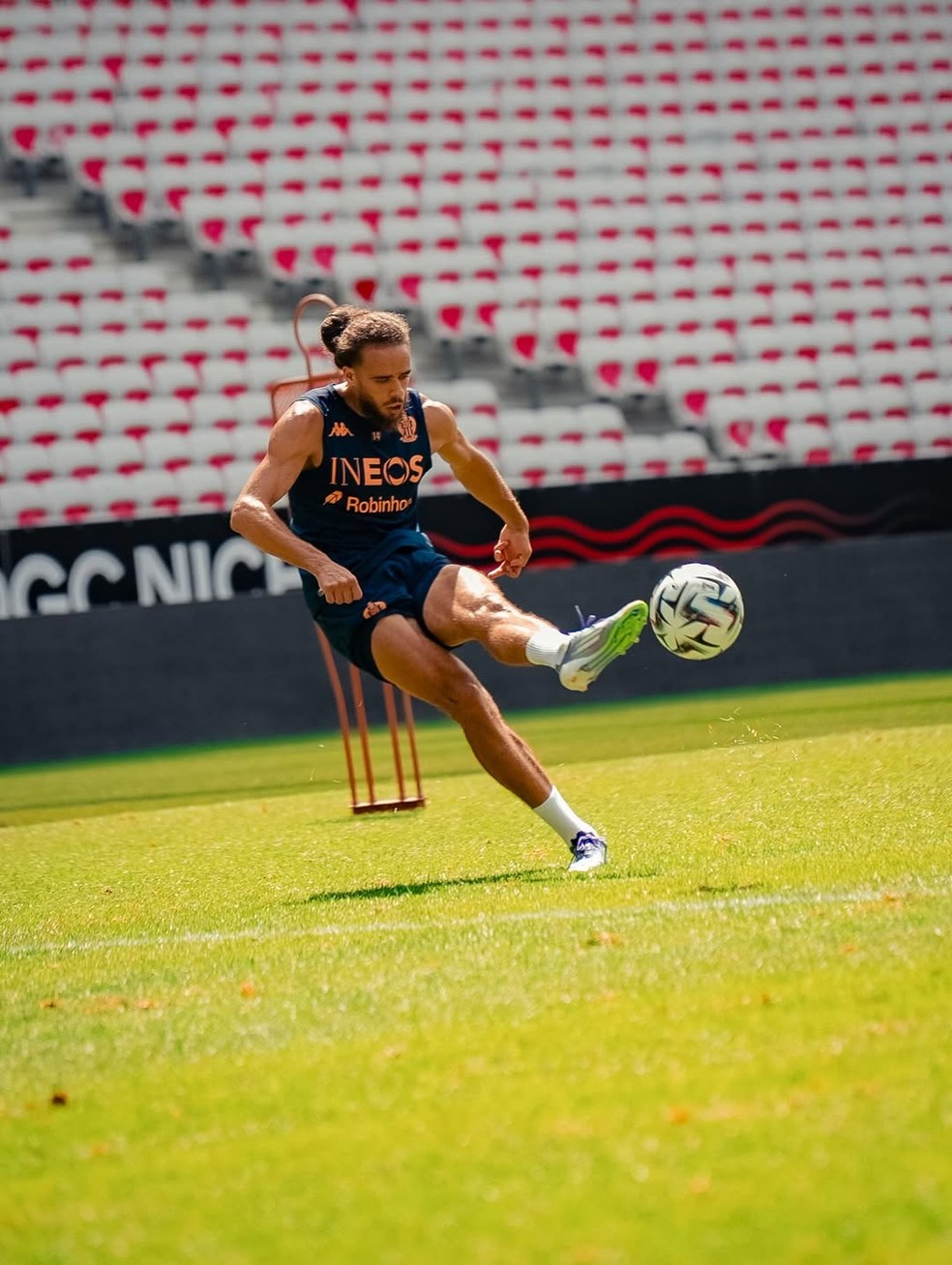 Santos estuda a contratação do atacante argelino Billal Brahimi