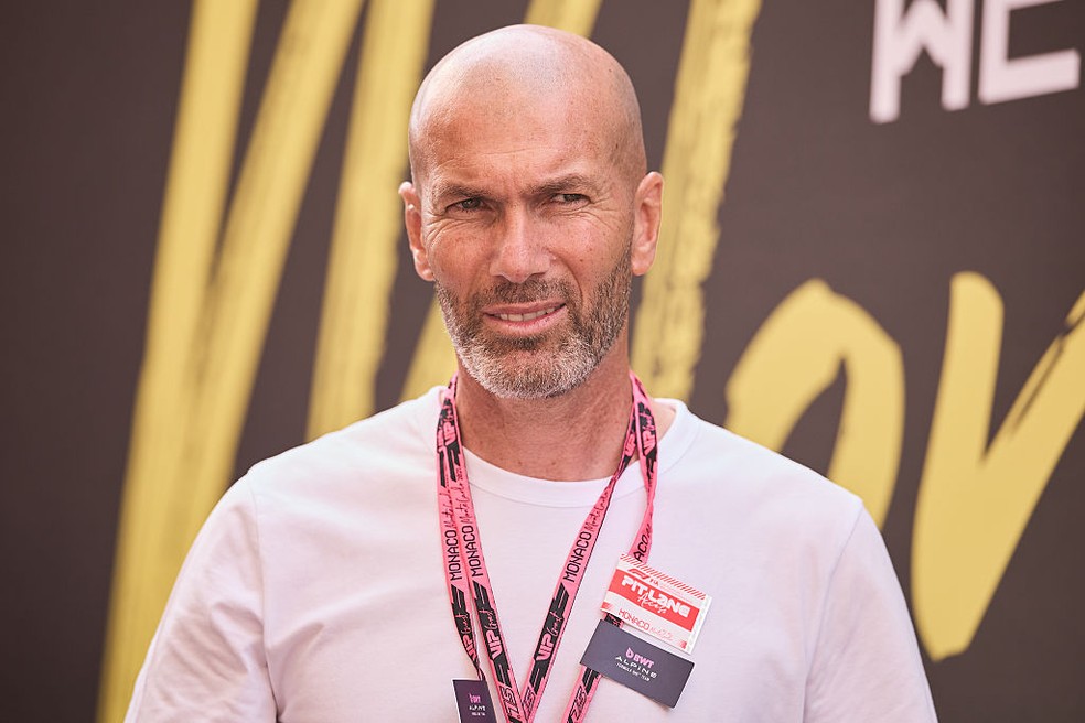 Zidane está ciente de que assumirá a seleção da França após a Copa de 2026, diz jornal