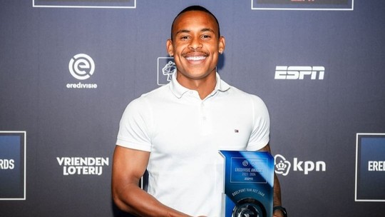 Igor Paixão vence prêmio de gol do ano da Liga Holandesa