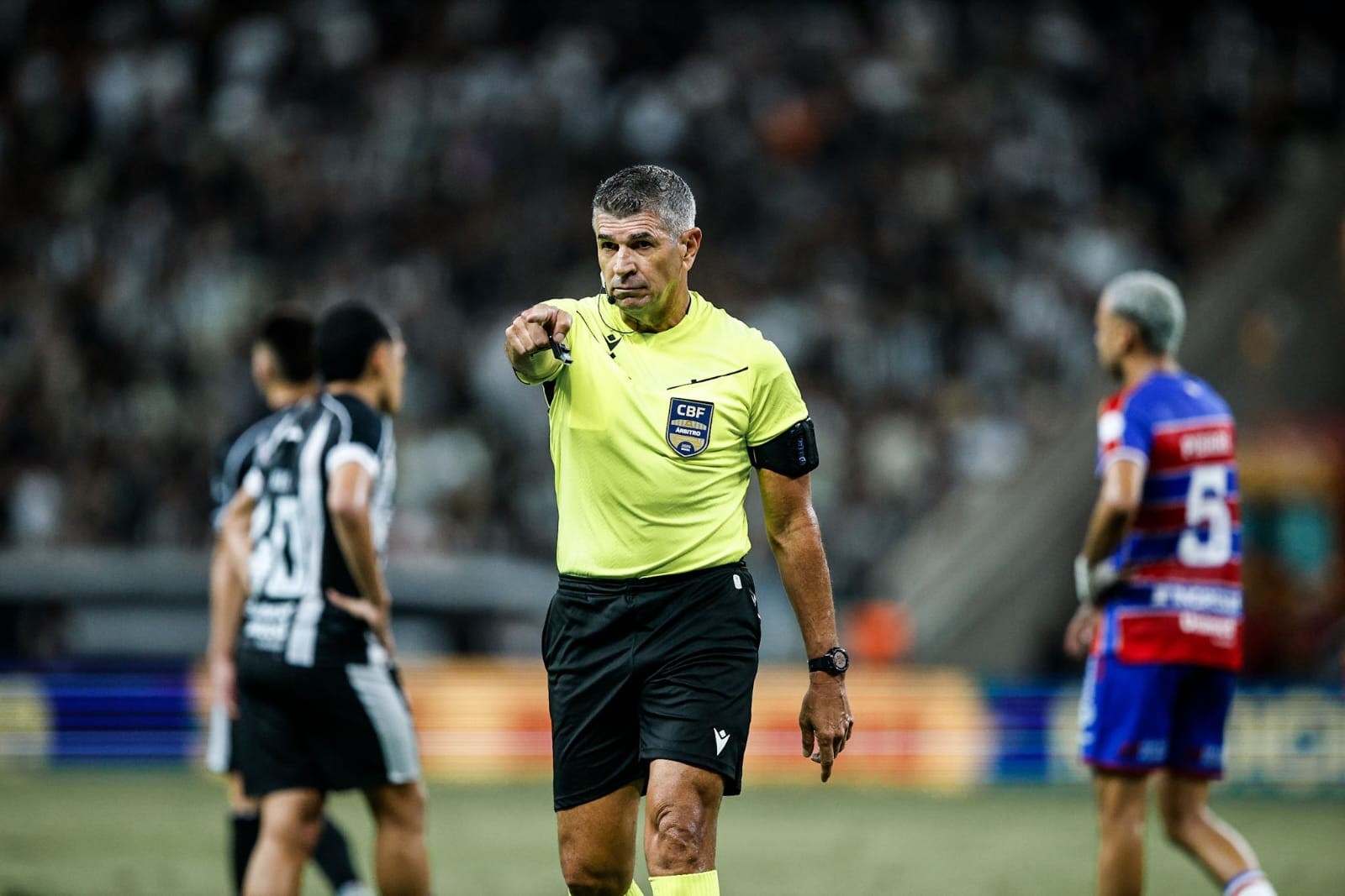 Emocionado, Marcelo de Lima Henrique encerra carreira após Clássico-Rei: “a vida continua”