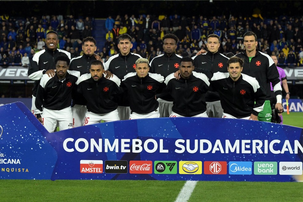 Jogadores do Vasco contra o Boca pela Sul-Americana — Foto: JUAN MABROMATA / AFP
