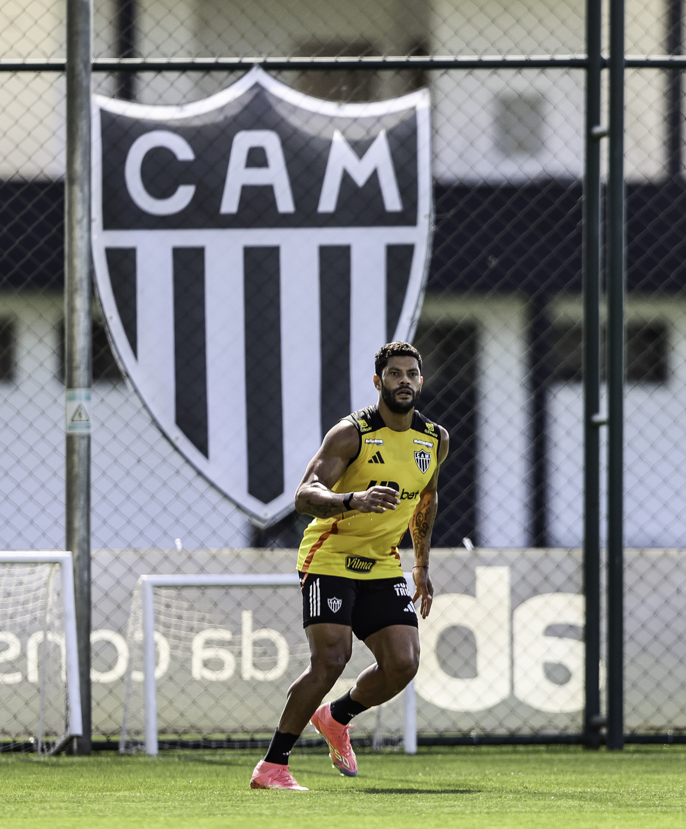 Escalação: Cuca tem volta de titulares e ganha três novas opções