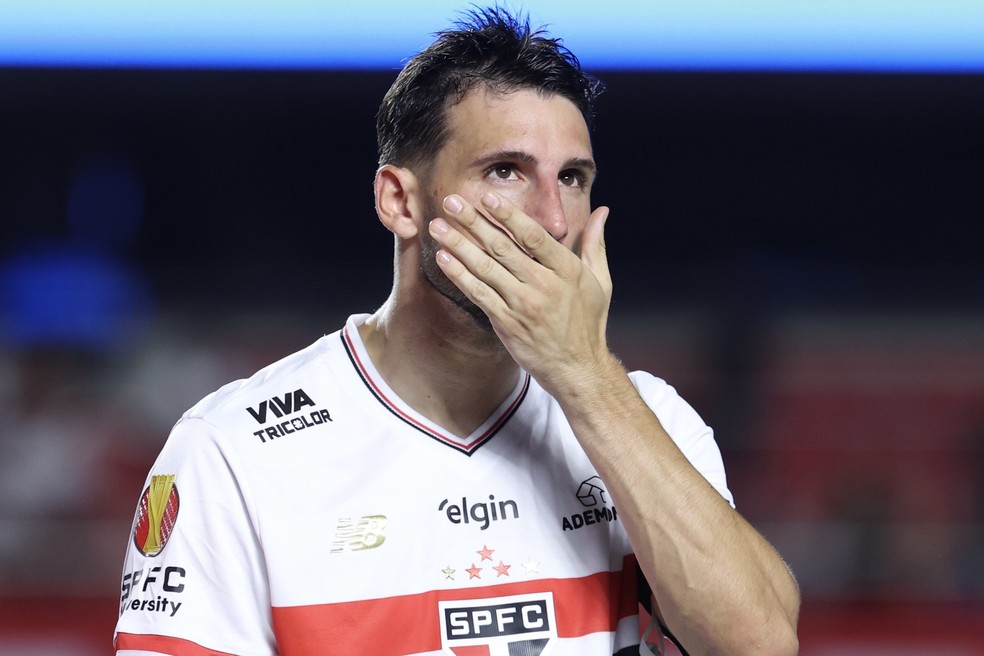 Calleri em ação na partida contra a Ponte Preta — Foto: Marcello Zambrana/AGIF