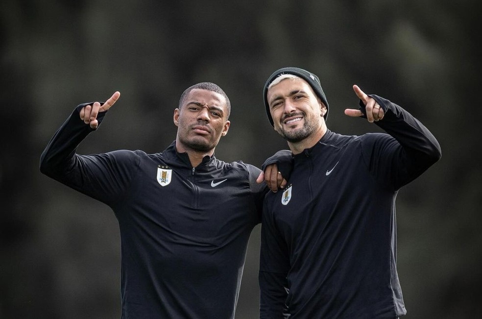 De la Cruz e Arrascaeta em treino do Uruguai — Foto: Divulgação / AUF