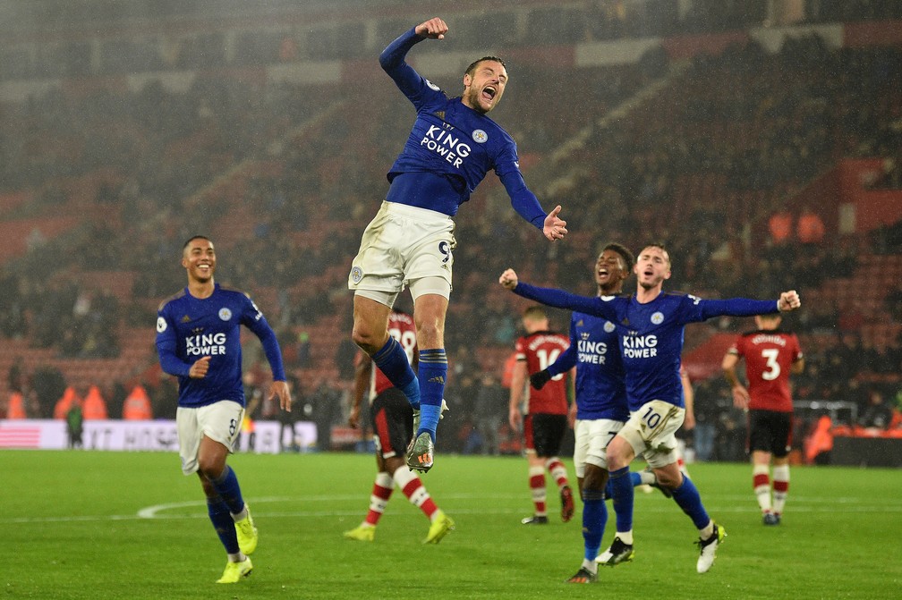 Vardy faz história no Inglês, mas Leicester fica no empate com United -  Lance!