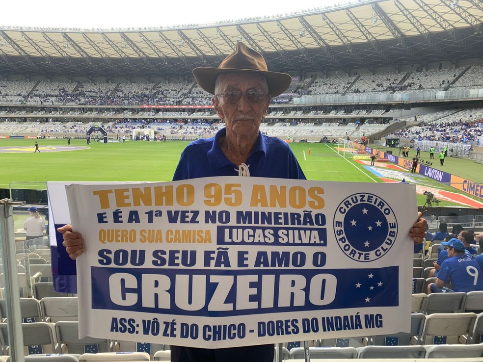 Seu José Francisco conheceu o Mineirão pela primeira vez — Foto: Everton Melo/Arquivo