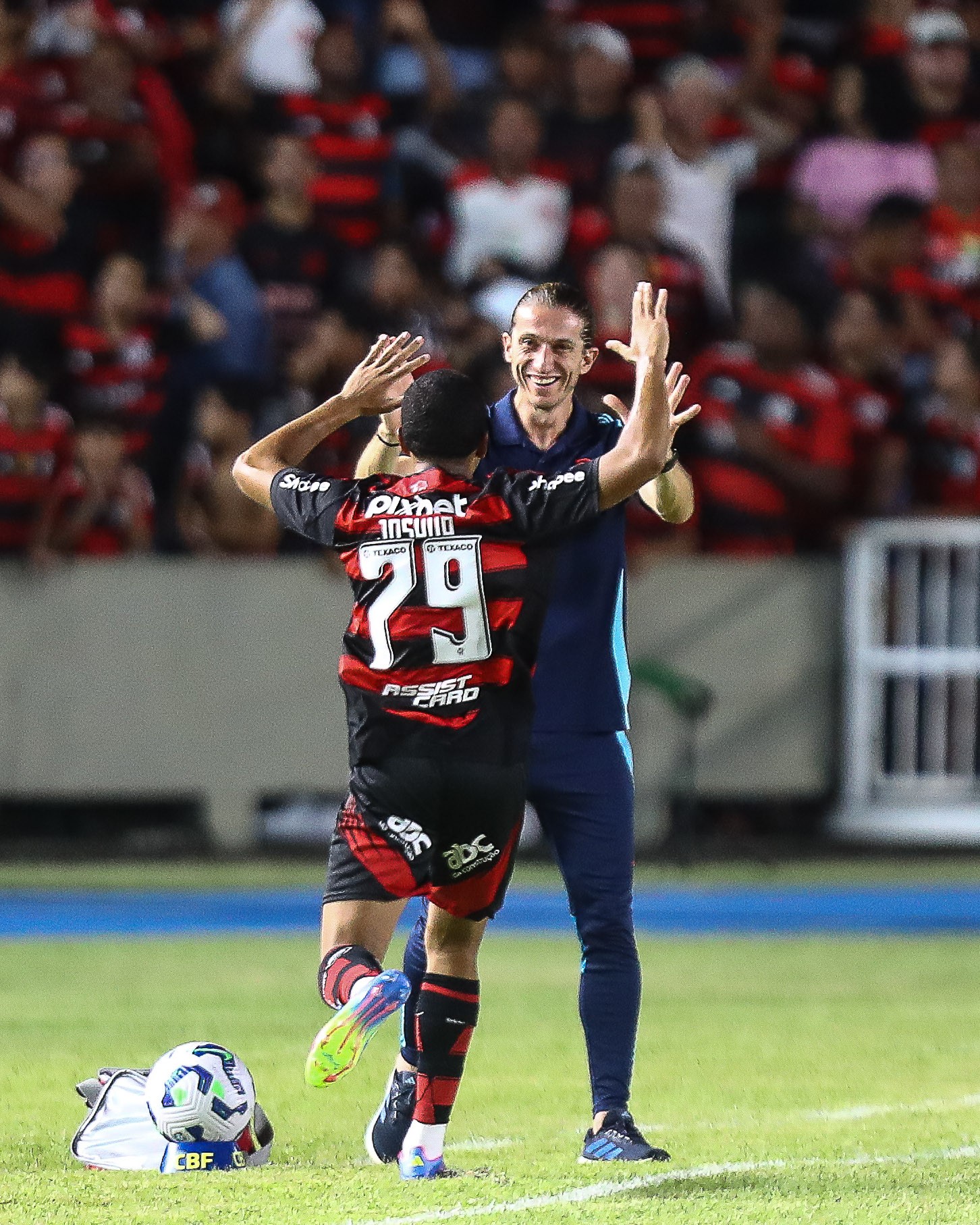 SURPRESA NO NINHO DO URUBU! Jovem promessa emociona a torcida e ganha moral com o técnico após atuação decisiva!