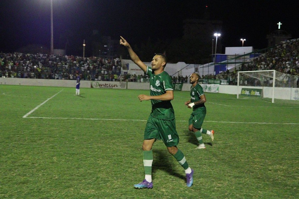 Esquerdinha, comemorando gol pelo Nacional de Patos — Foto: Divulgação / Nacional de Patos