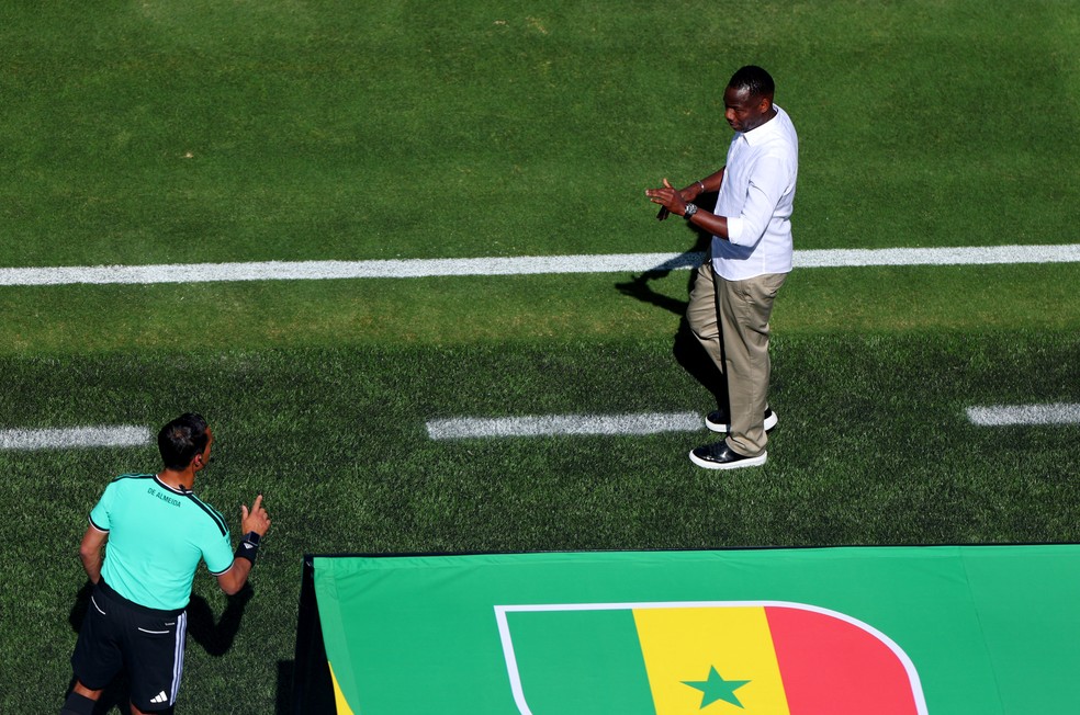 Técnico Pape Thiaw em atividade com a seleção — Crise Senegal