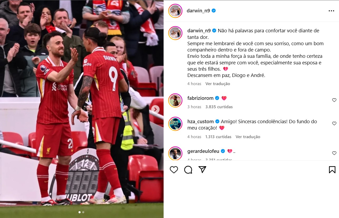 Jogadores do Liverpool prestam homenagens a Diogo Jota