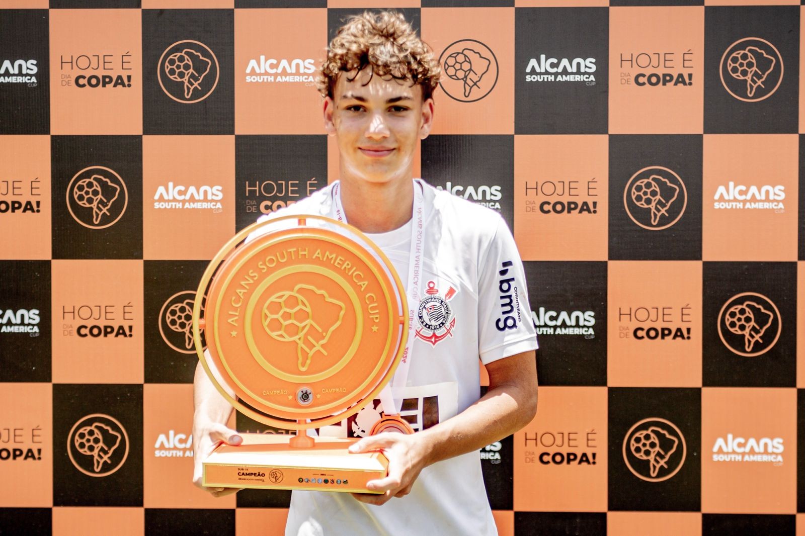 LEMBRA DELE? Ex-Corinthians se destaca no futebol de base em Portugal