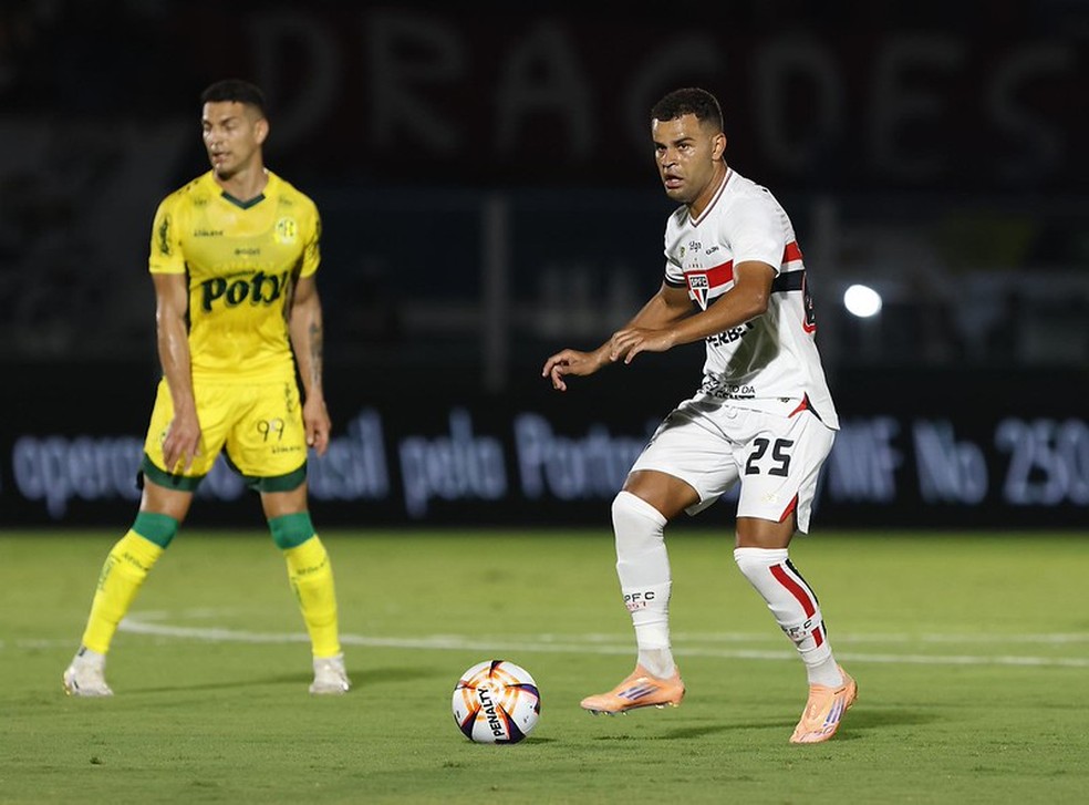 Alisson em Mirassol x São Paulo, na estreia do Campeonato Paulista — Foto: Rubens Chiri / São Paulo FC